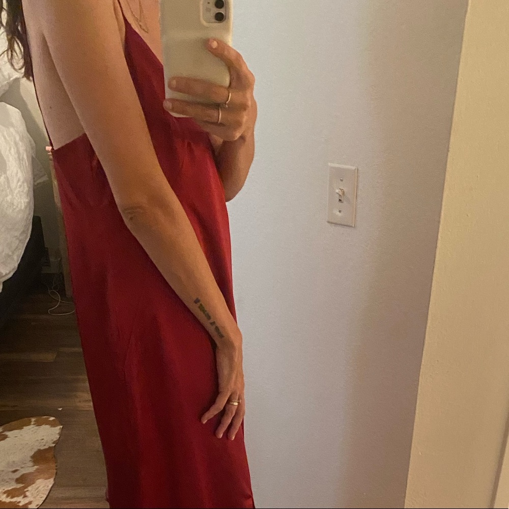 Custom red satin dress with slit and top - Picture 5 of 7